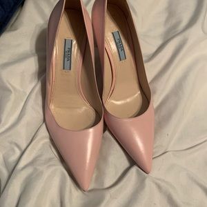 Prada leather classic pumps